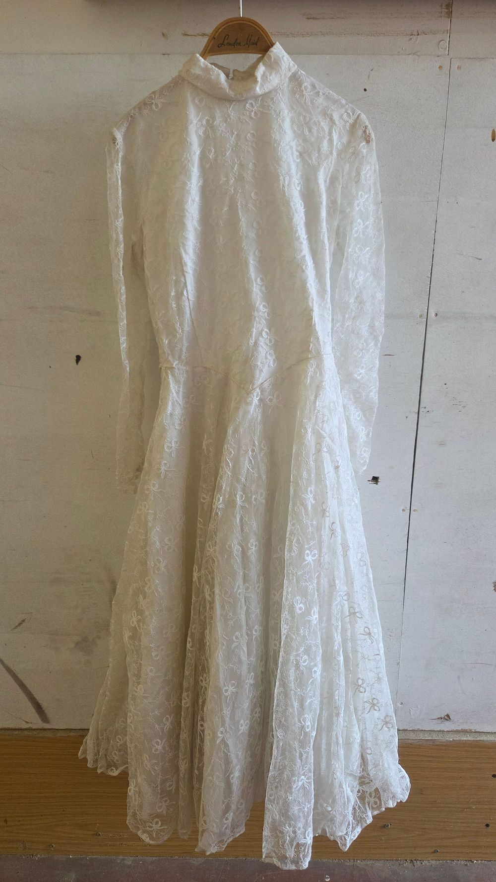 Lot 365 – Mid-20th Century White Lace Wedding Gown Attributed to London Maid