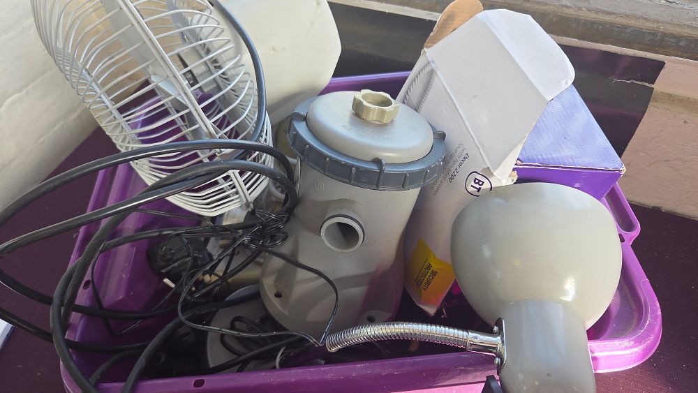 Lot 369 – A Collection of Mixed Household Electricals including a BT Decor 2200 Telephone and a Swimming Pool Filter Pump
