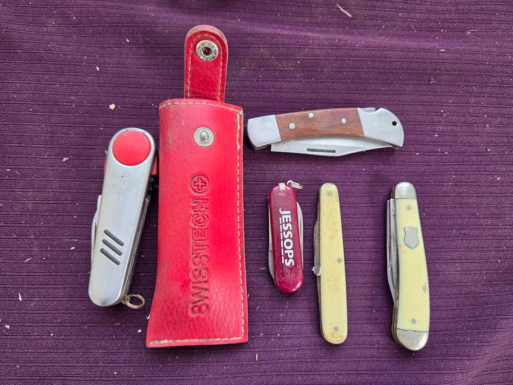Lot 605 – A Collection of Pocket Knives and Multi-tools including SwissTech and Jessops Examples