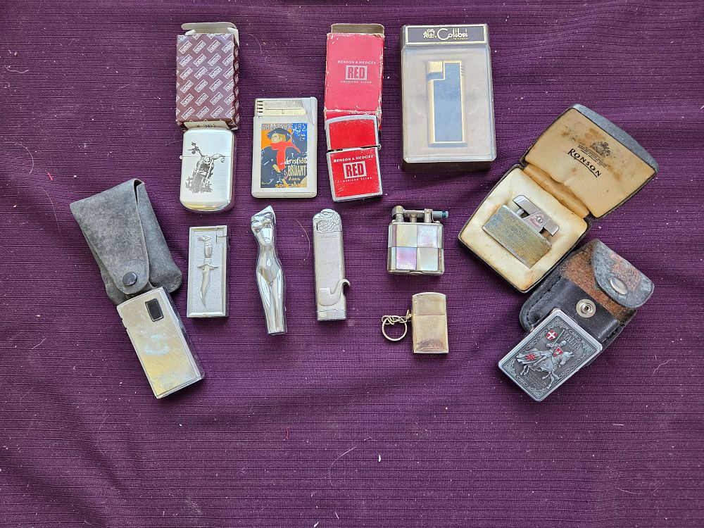 Lot 609 – A Collection of Fourteen Vintage Cigarette Lighters Including Ronson, Colibri and Novelty Examples