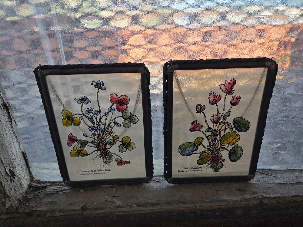 Lot 619 – A Pair of Decorative Botanical Glass Window Panels