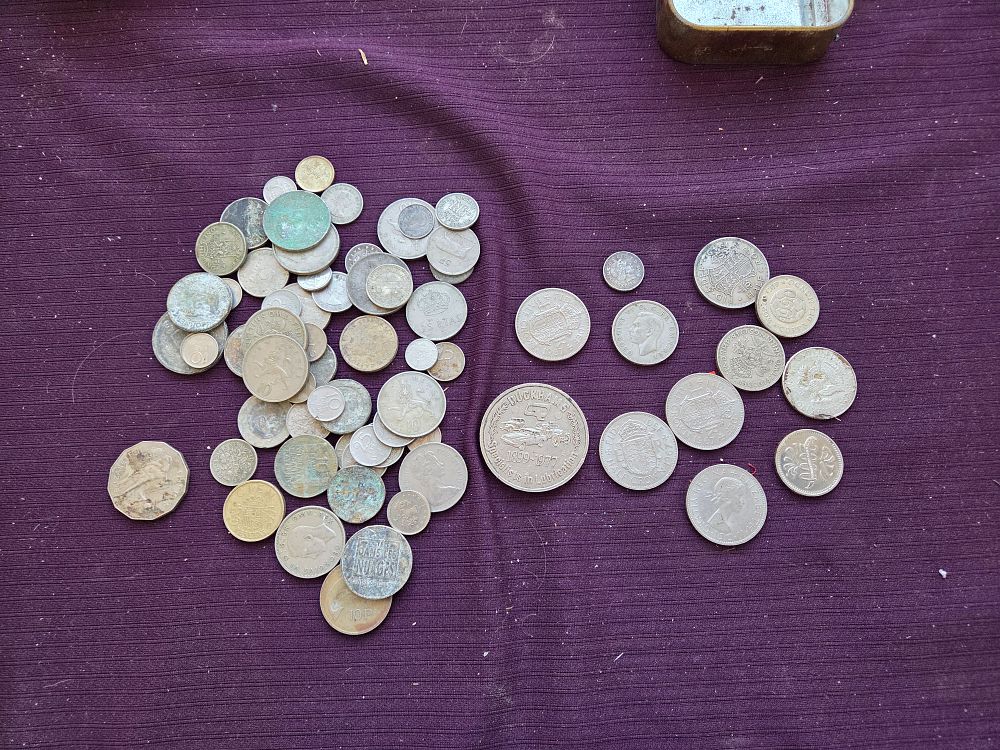 Lot 626 – A Collection of UK and International Coins and a Commemorative Medallion