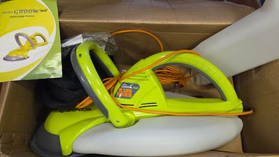 A New Garden Groom Midi Electric Safety Hedge Trimmer