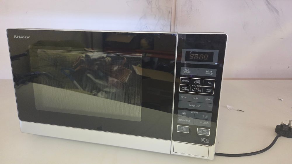 Lot 214 – Sharp Digital Microwave Oven Model R-272M / R-372M working order