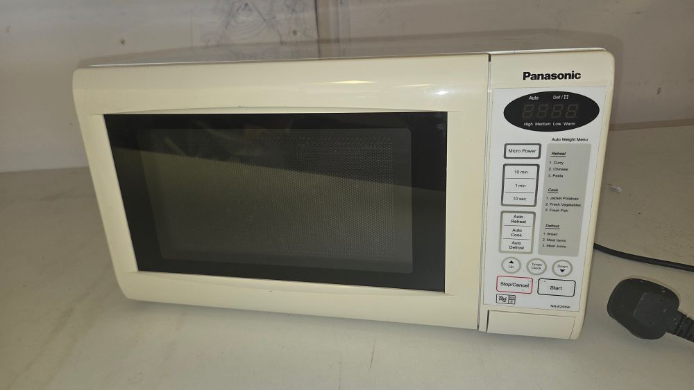 Lot 216 – Panasonic NN-E255W 800W 19 Litre Digital Solo Microwave Oven working order