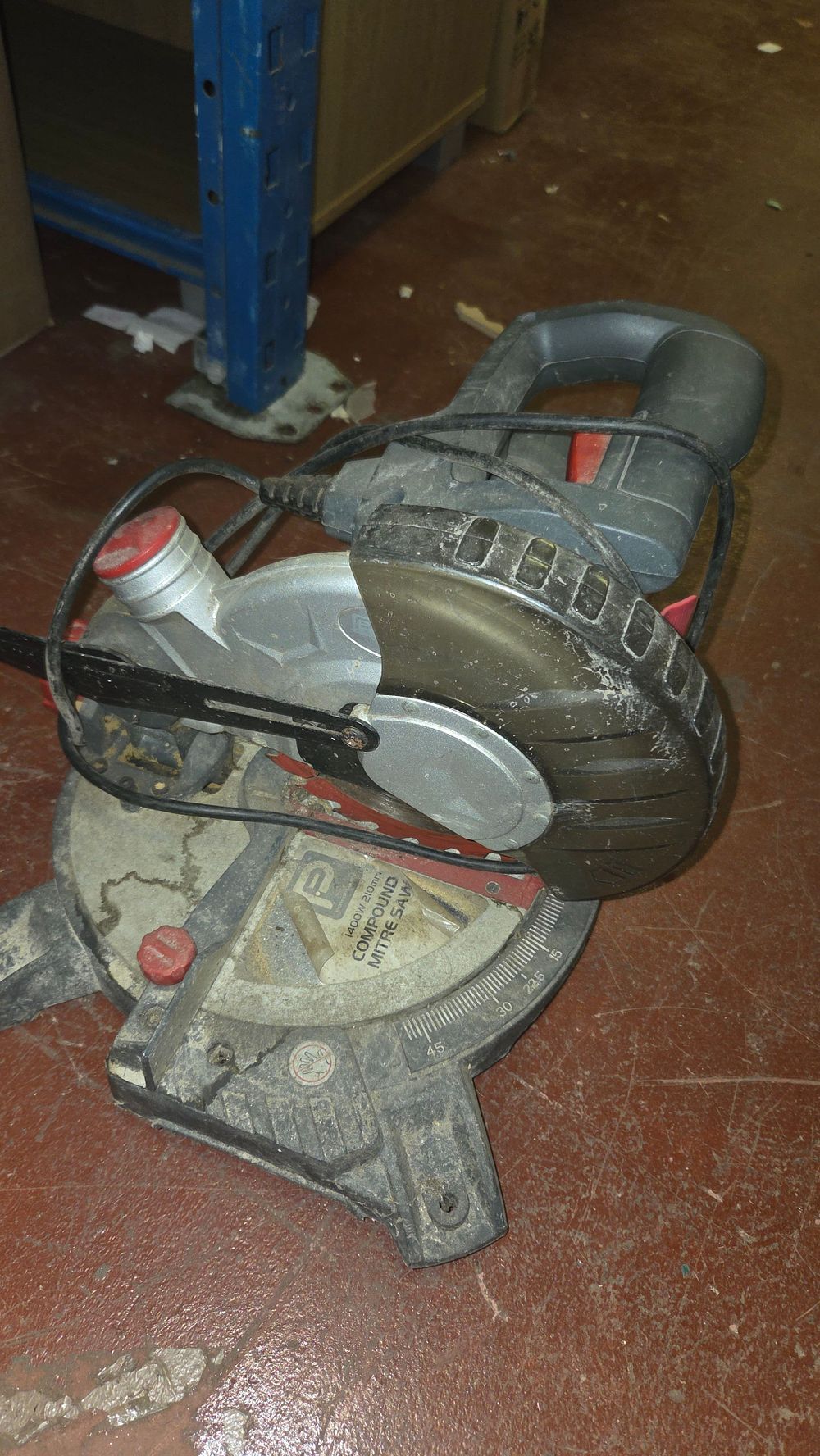 Lot 255 – Performance Power 1400W 210mm Compound Mitre Saw