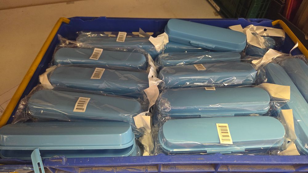 Lot 282 – Box of Plastic Hardshell Cases