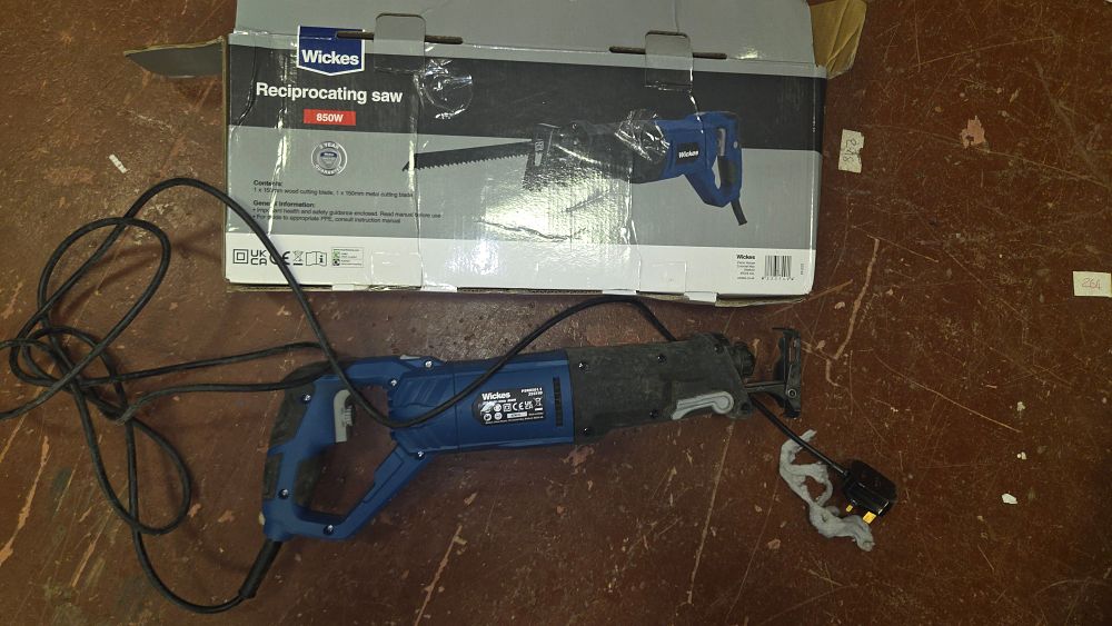 Lot 300 – A Wickes 850W Corded Reciprocating Saw, Model PSR850.1-1