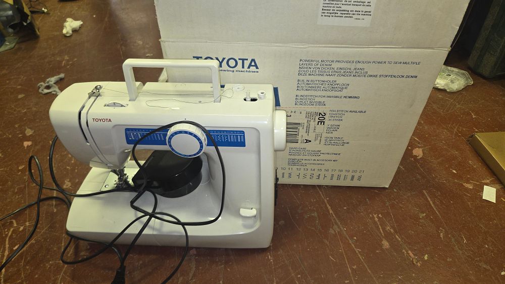 Lot 305 – A Toyota Model 20E Electric Sewing Machine