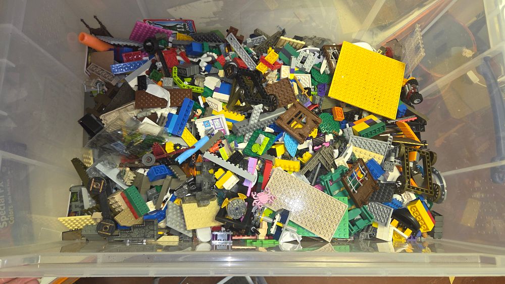 Lot 331 – A Collection of Loose LEGO Building Components and Specialty Parts