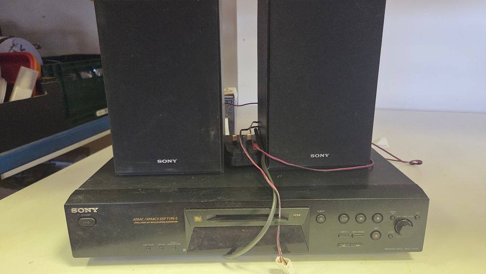 Lot 345 – A Trio of Sony Audio Components including MDS-JE480 MiniDisc Deck and Speakers
