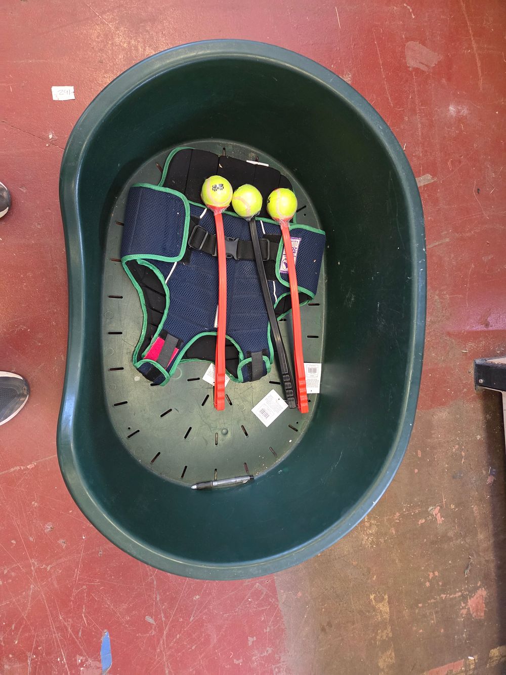Lot 328 – An Assortment of Pet Care Accessories