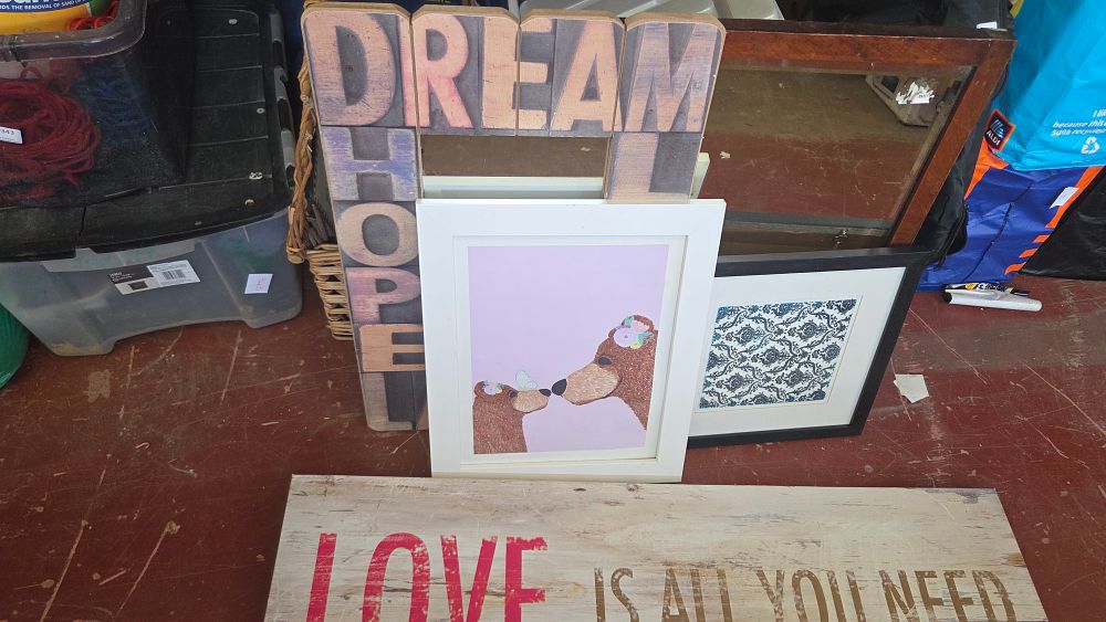 Lot 356 – A Collection of Contemporary Home Decorative Items and Framed Wall Art