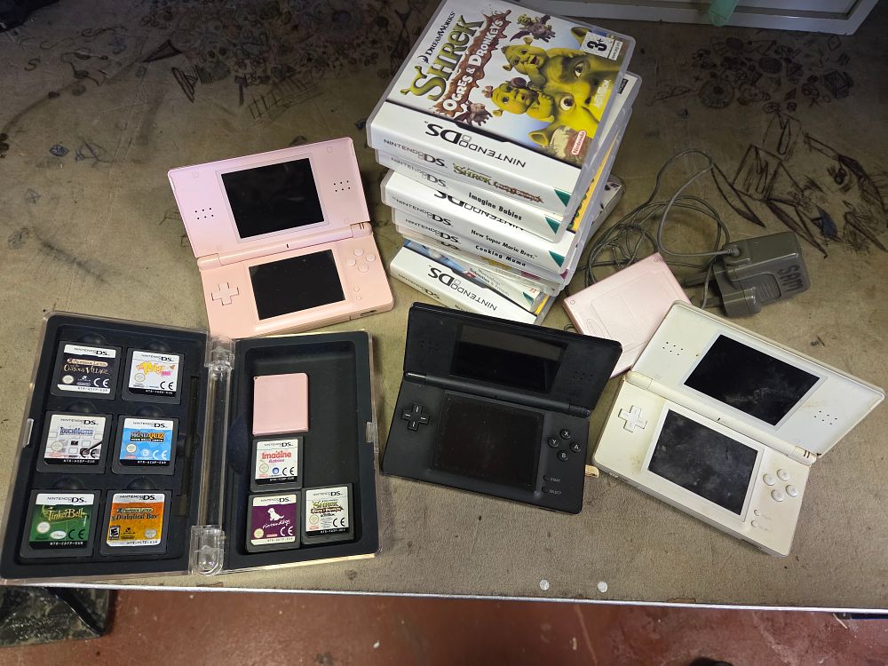 Lot 420 – A Collection of Nintendo DS Lite Handheld Gaming Consoles and Software