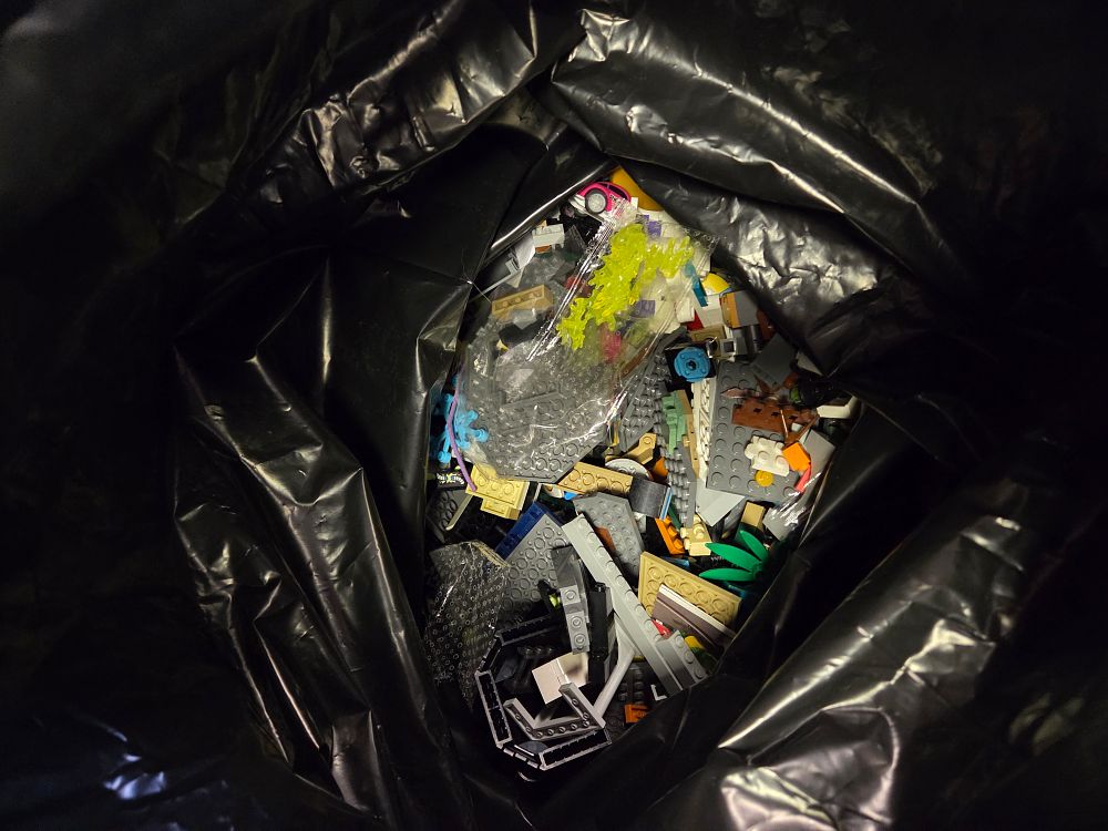 Lot 429 – An Assortment of Bulk Interlocking Plastic Building Bricks and Components Attributed to LEGO