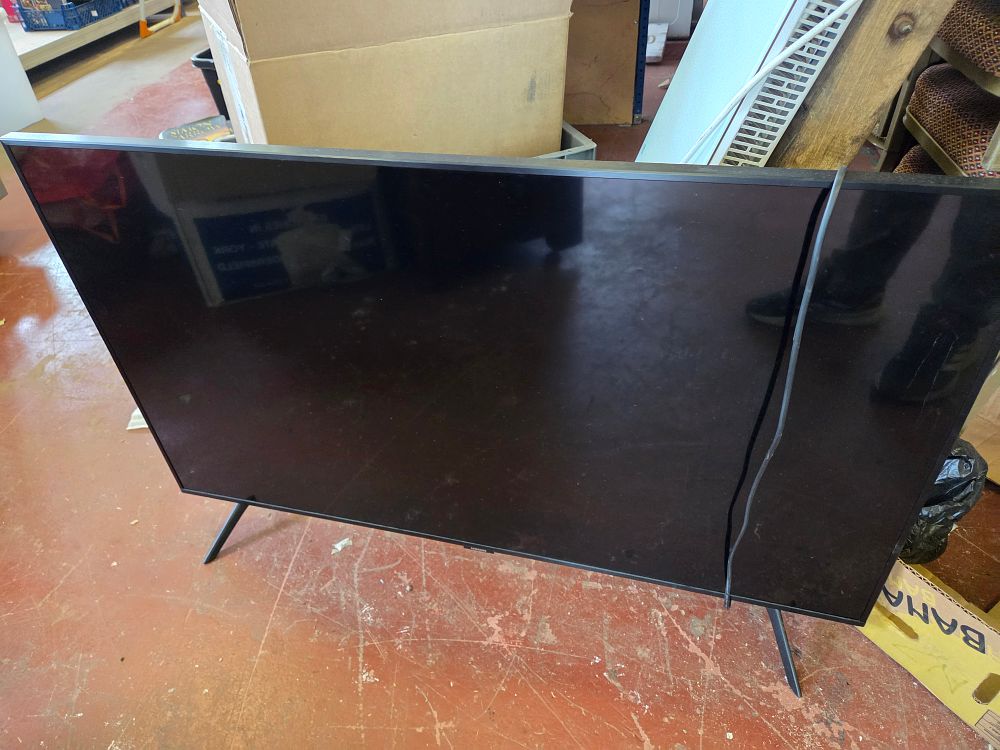 Lot 443 – Samsung 43 Inch 4K Crystal UHD Smart Television Model UE43TU7020K with remote working order