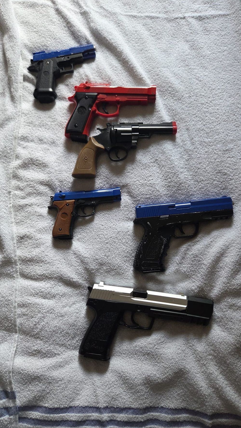 Lot 450 – An Assortment of BB Guns