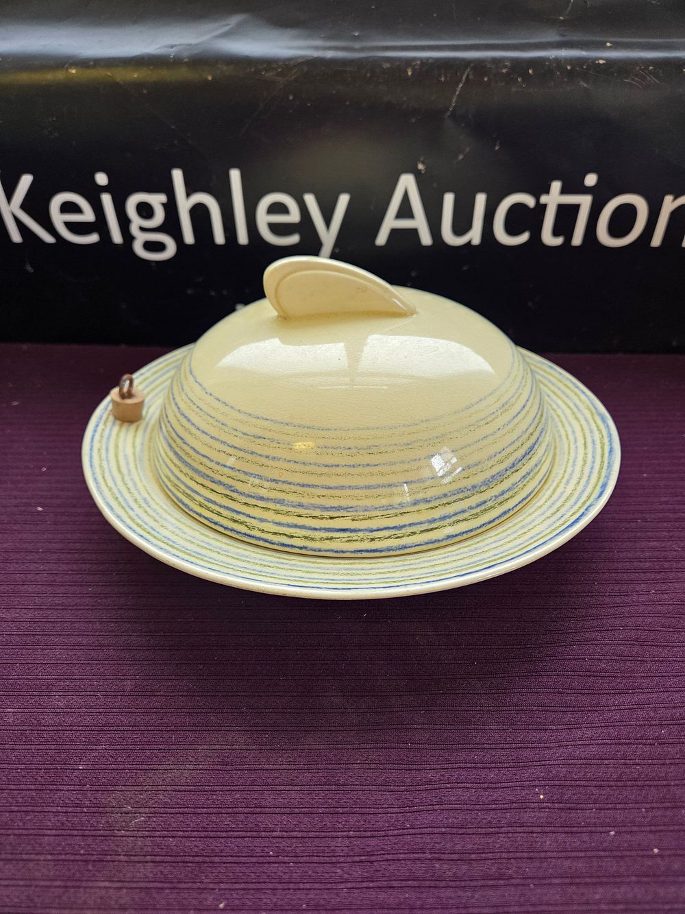 Lot 609 – A Susie Cooper Crown Works Art Deco Lidded Earthenware Butter Dish