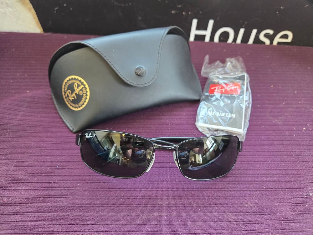 Lot 621 – Ray-Ban Black Metal Framed Rectangular Polarised Sunglasses