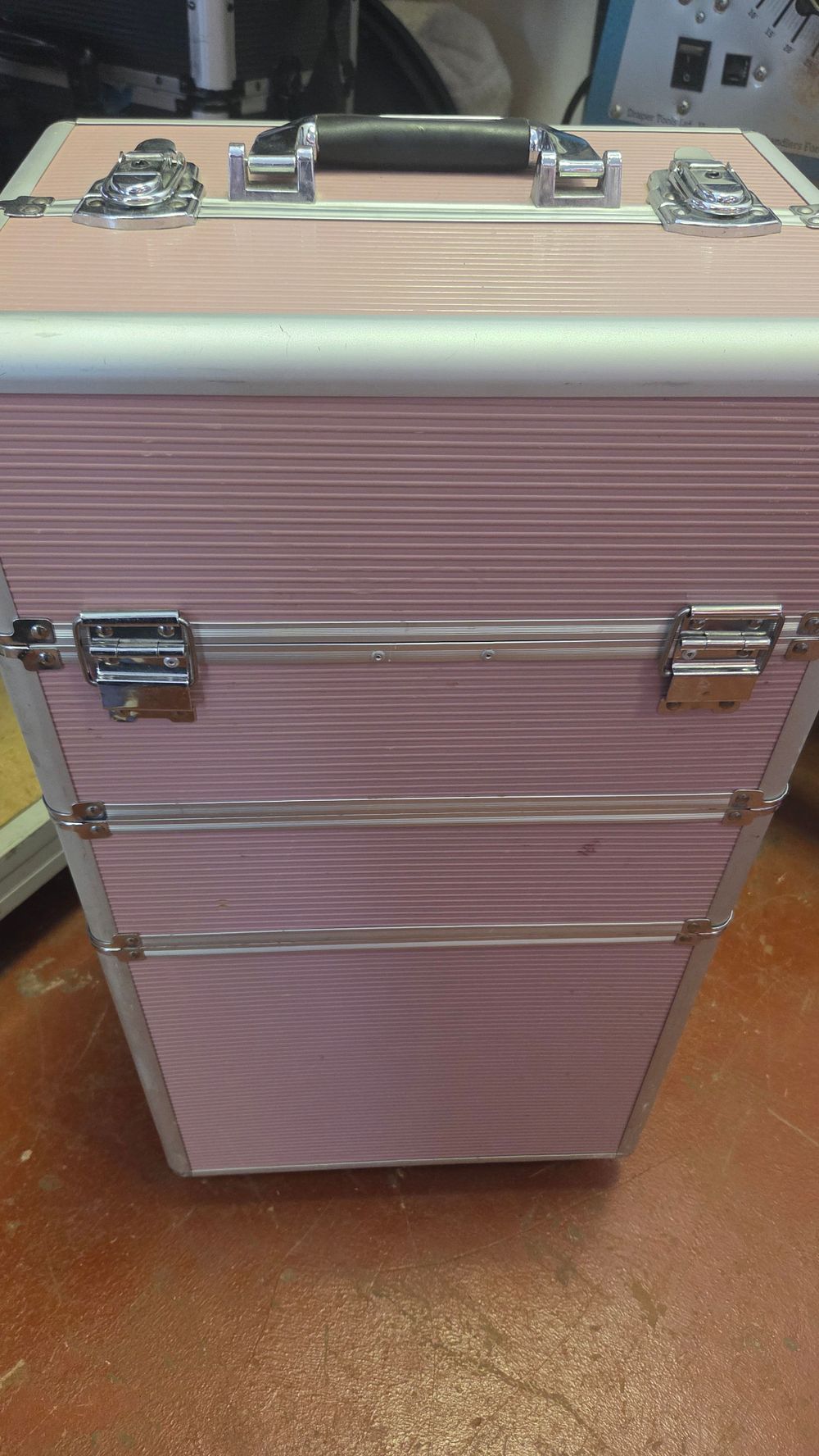 Lot 206 – A Professional Modular Rolling Aluminium Makeup Train Case in Pink