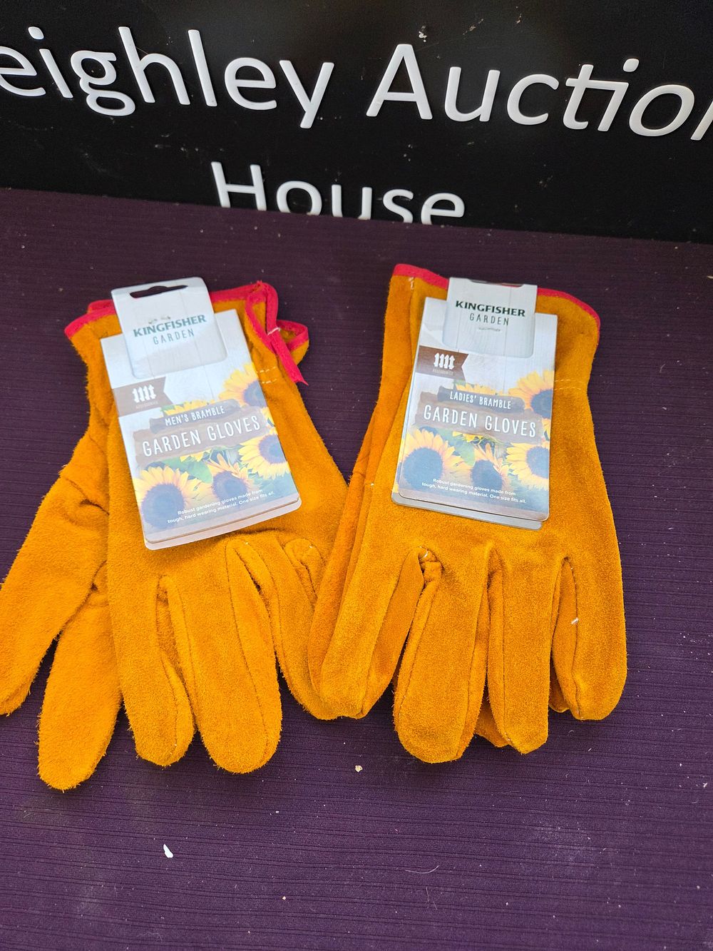 Lot 162 – Two pairs of Kingfisher Garden bramble gardening gloves
