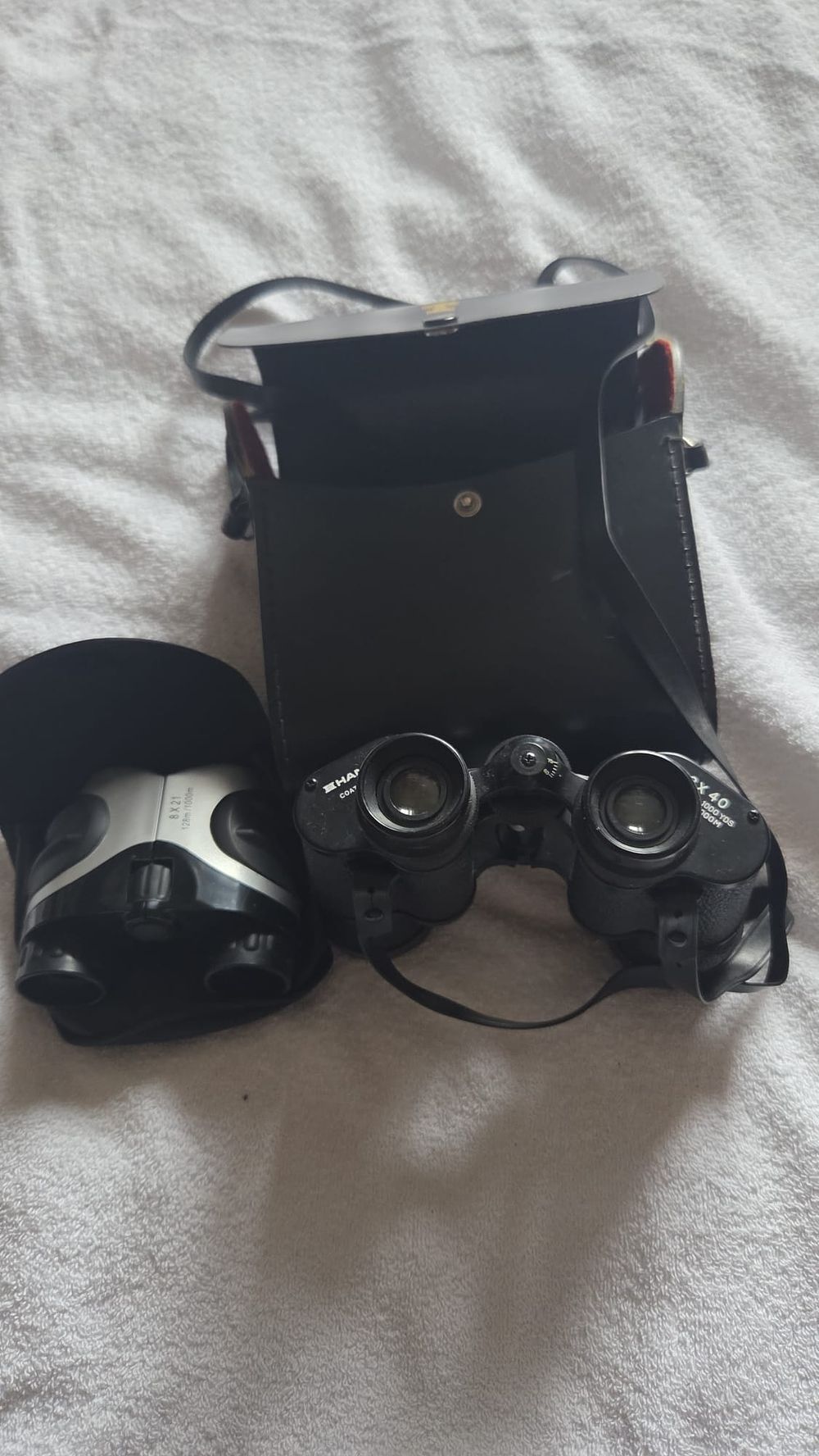 Lot 284 – TWO PAIRS OF BINOCULARS COMPRISING HANIMEX 8X40 AND COMPACT 8X21 MODELS