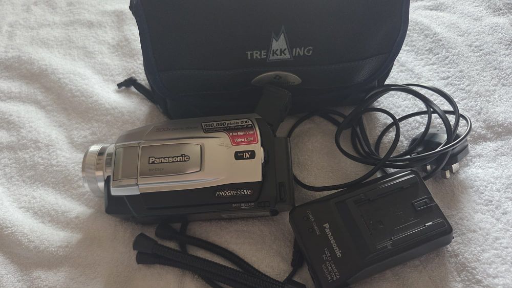Lot 285 – Panasonic NV-DS29 MiniDV Digital Video Camcorder with Accessories