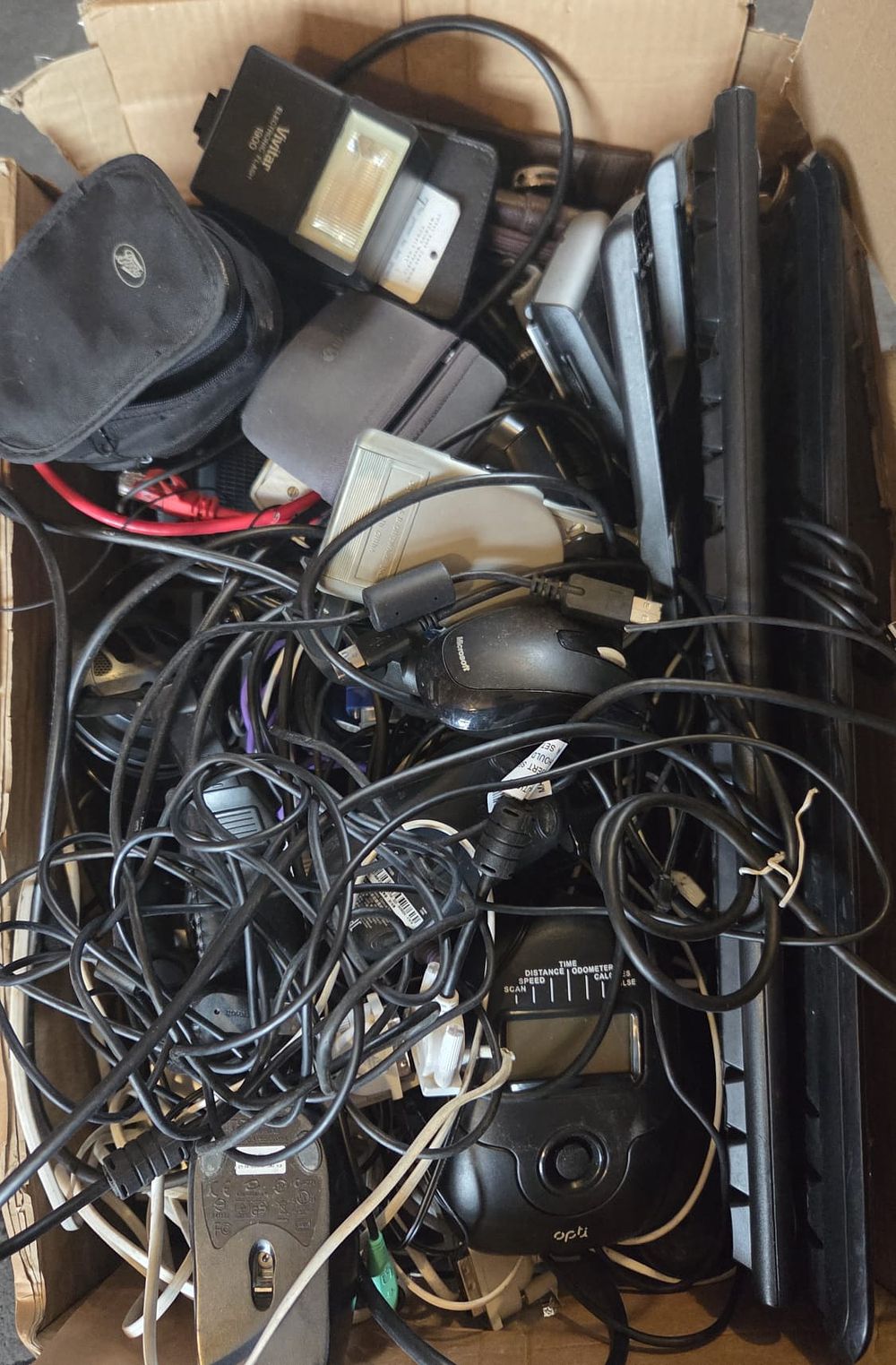 Lot 287 – An Assortment of Computer Peripherals, Photographic Equipment, and Electronic Accessories