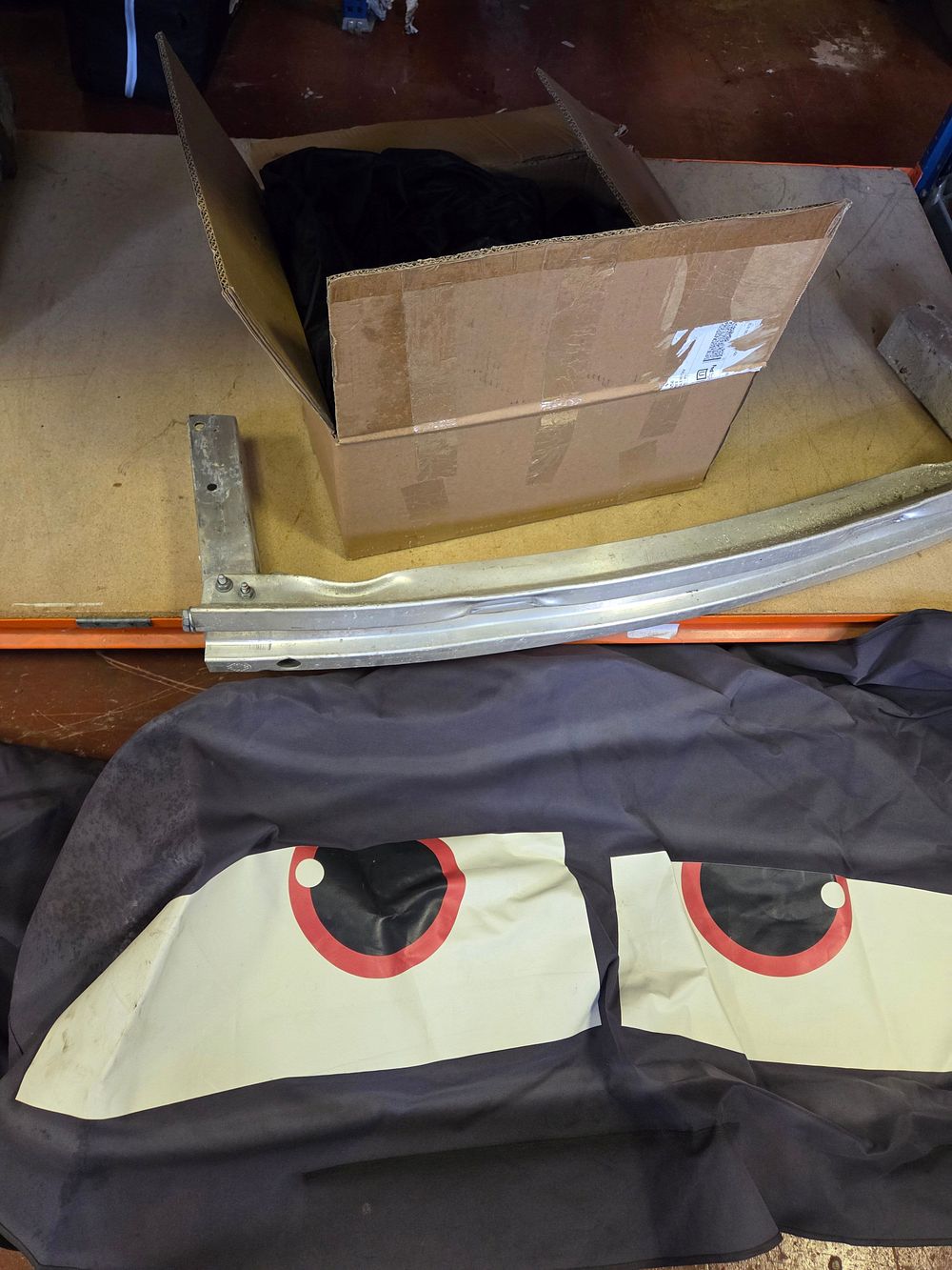 Lot 300 – A Bumper Reinforcement Bar and a Fuel Lagoon Style Automotive Front Mask and a set of Car Seat Covers