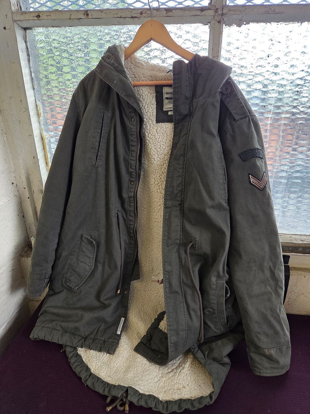 Lot 310 – Lambretta Carnaby Clothing Olive Green Faux-Shearling Lined Parka Jacket Size Large