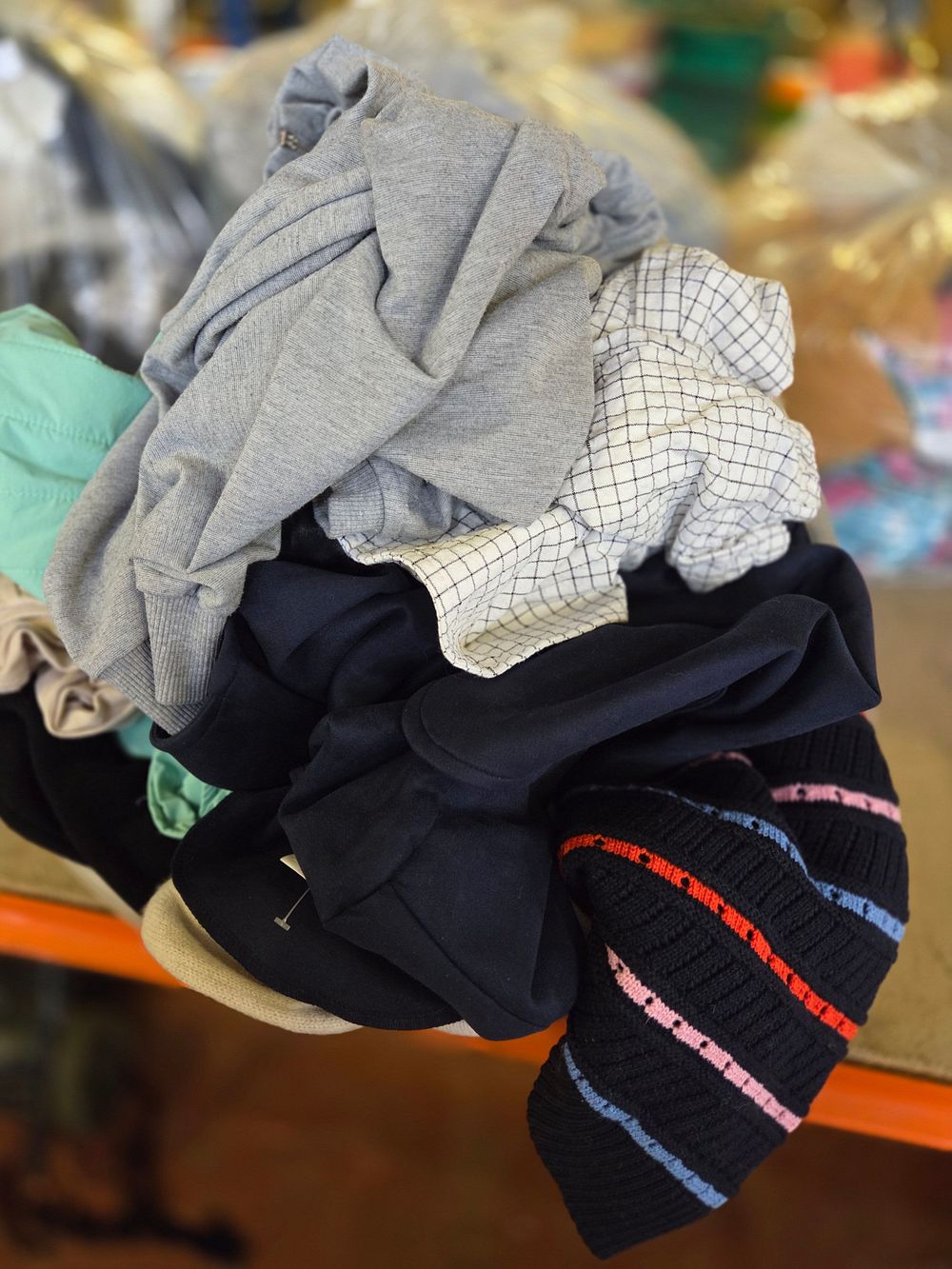 Lot 353 – An Assortment of Mixed Casual Wear