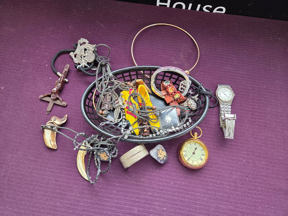 Lot 603 – A Collection of Assorted Costume Jewellery and Timepieces