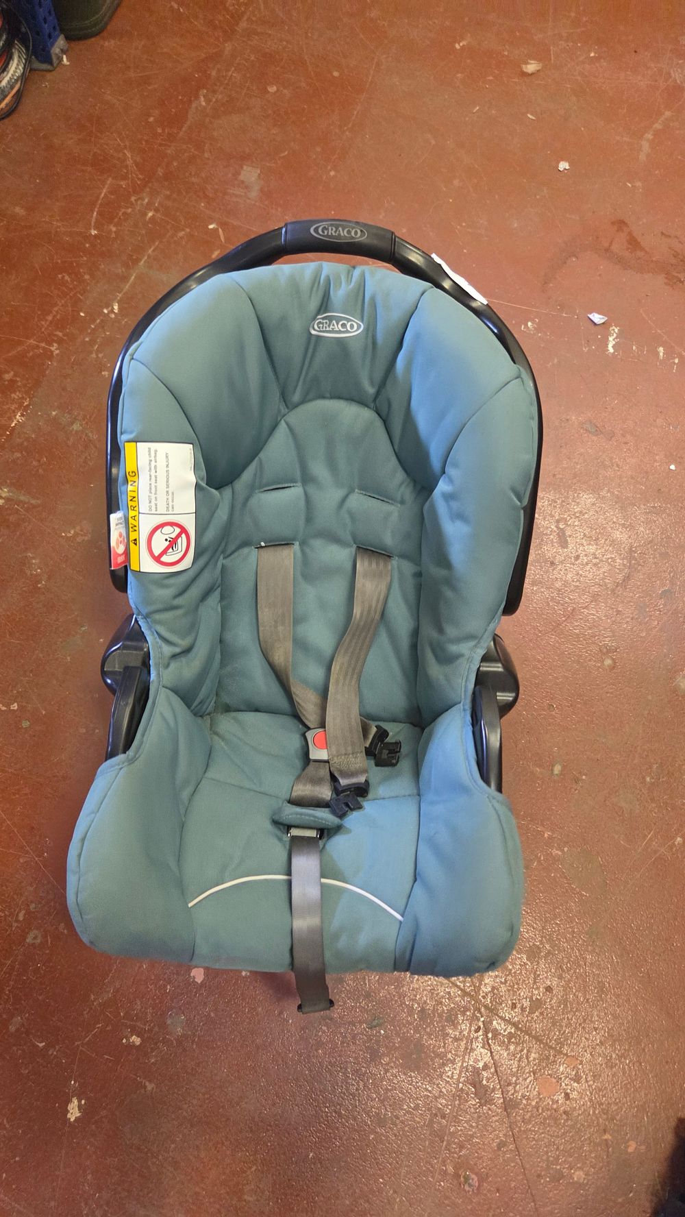Lot 182 – A Graco Junior Baby Infant Car Seat