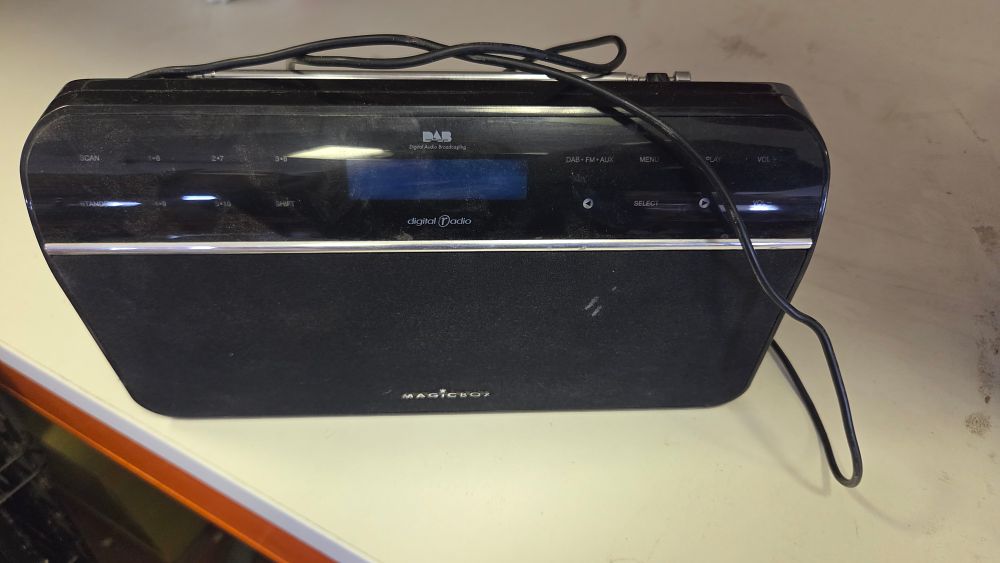 Lot 184 – Magicbox Touch Portable DAB and FM Digital Radio working order
