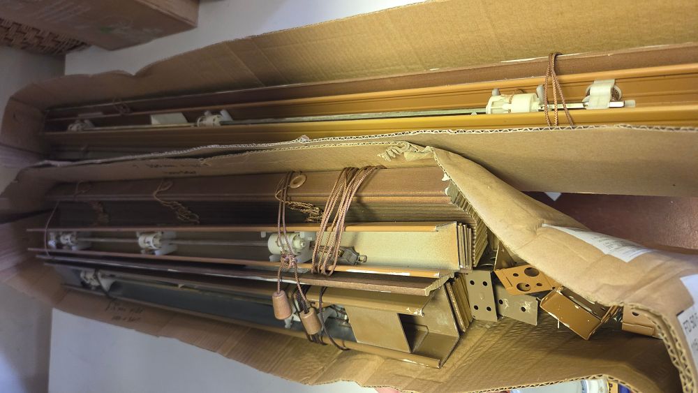 Lot 193 – A Group of Wood-Effect Venetian Window Blinds