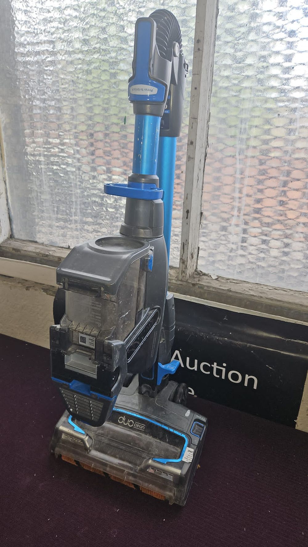 Lot 195 – Shark DuoClean Powered Lift-Away Corded Upright Vacuum Cleaner