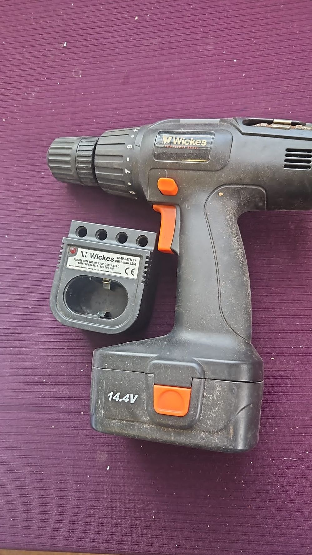 Lot 197 – A Wickes 14.4V Cordless Drill with Battery and Charging Base