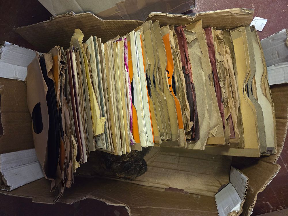 Lot 227 – A Collection of Vintage 78 Records