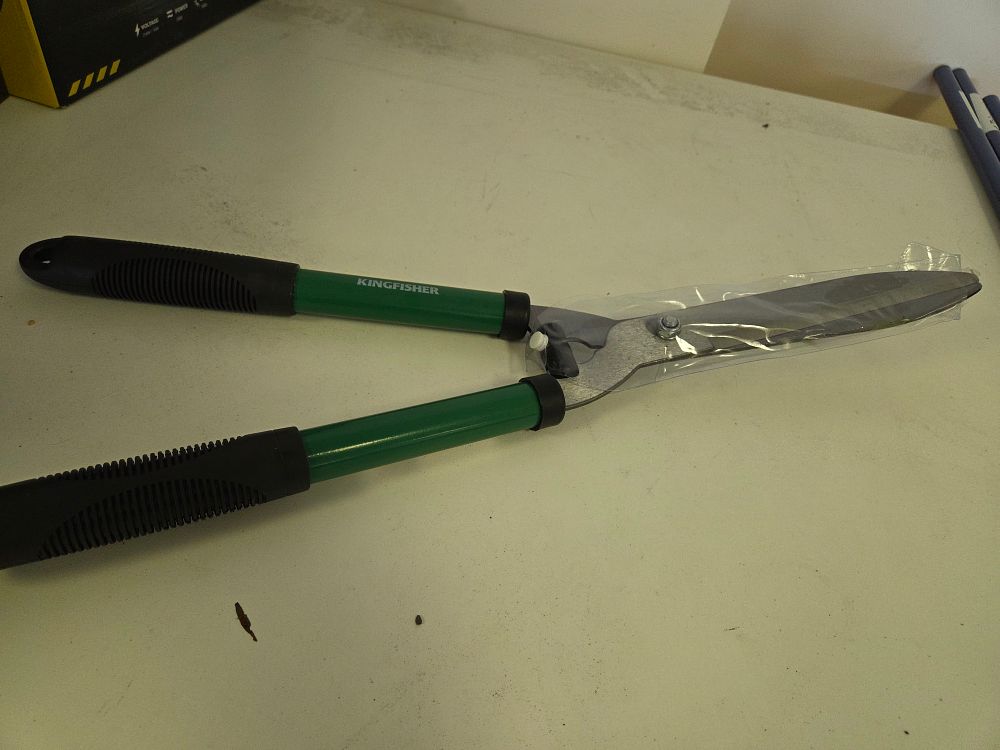 Lot 246 – A Pair of New Kingfisher Garden Hedge Shears