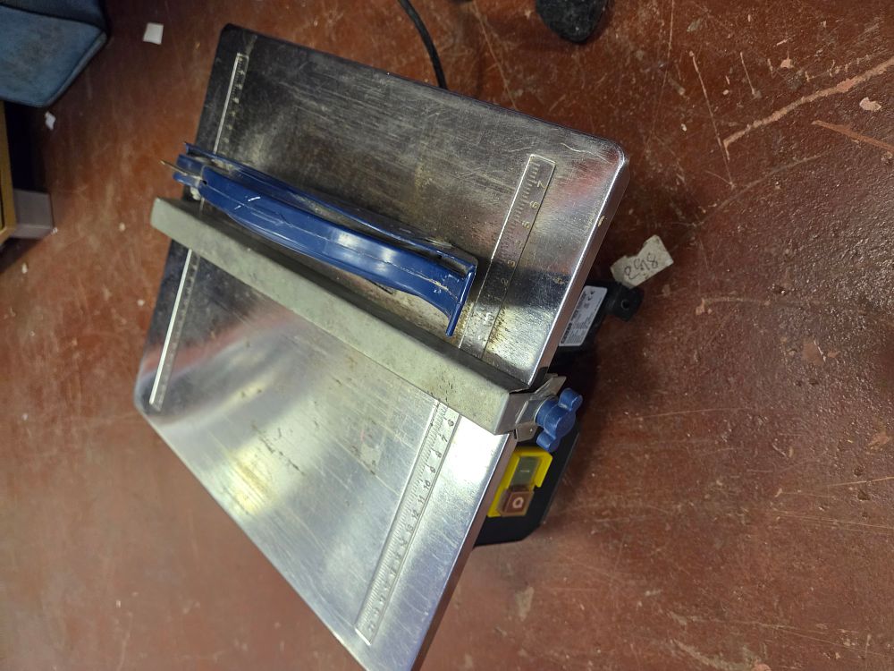 Lot 290 – Portable Electric Wet Tile Cutter