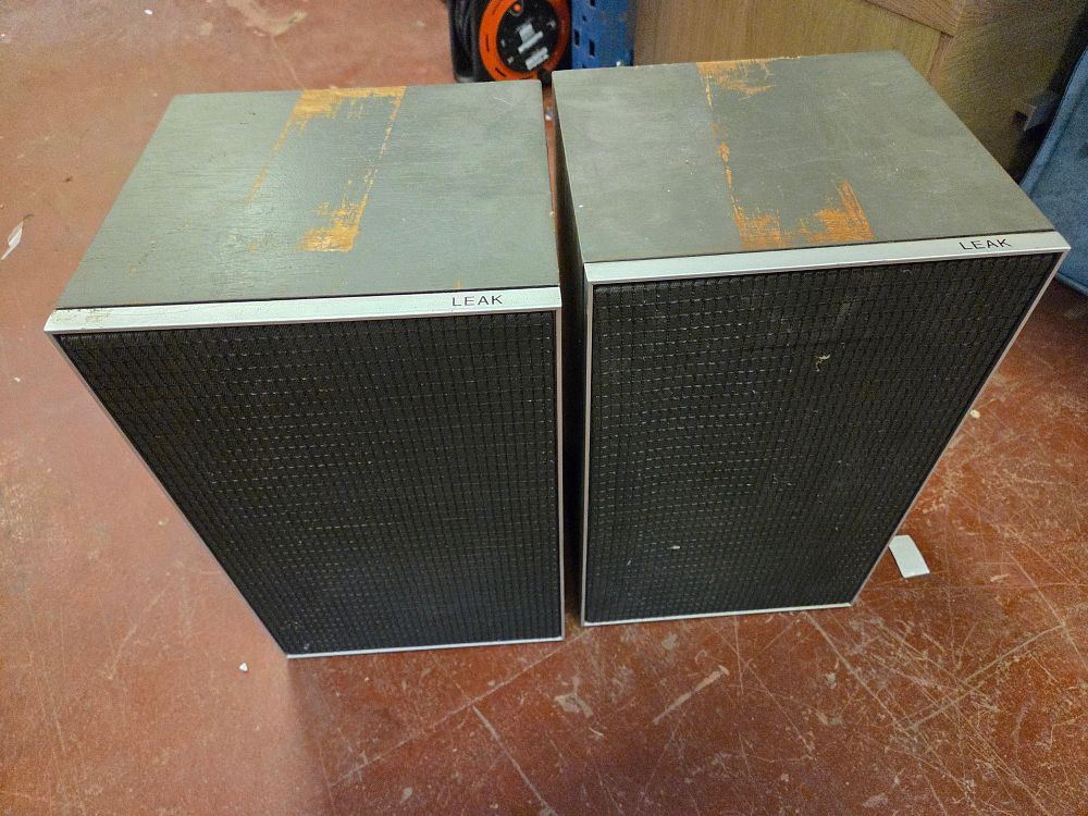 Lot 293 – A Pair of Vintage Leak Sandwich 150 2-Way Speaker Systems