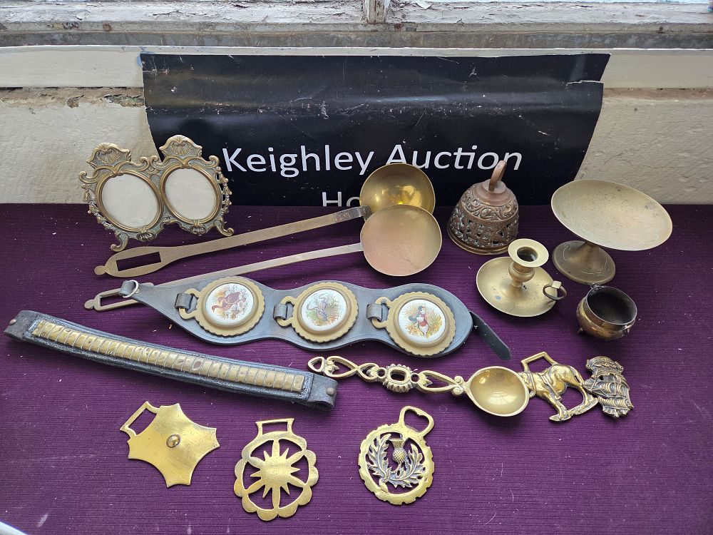 Lot 309 – A Collection of Antique and Vintage Domestic Brassware