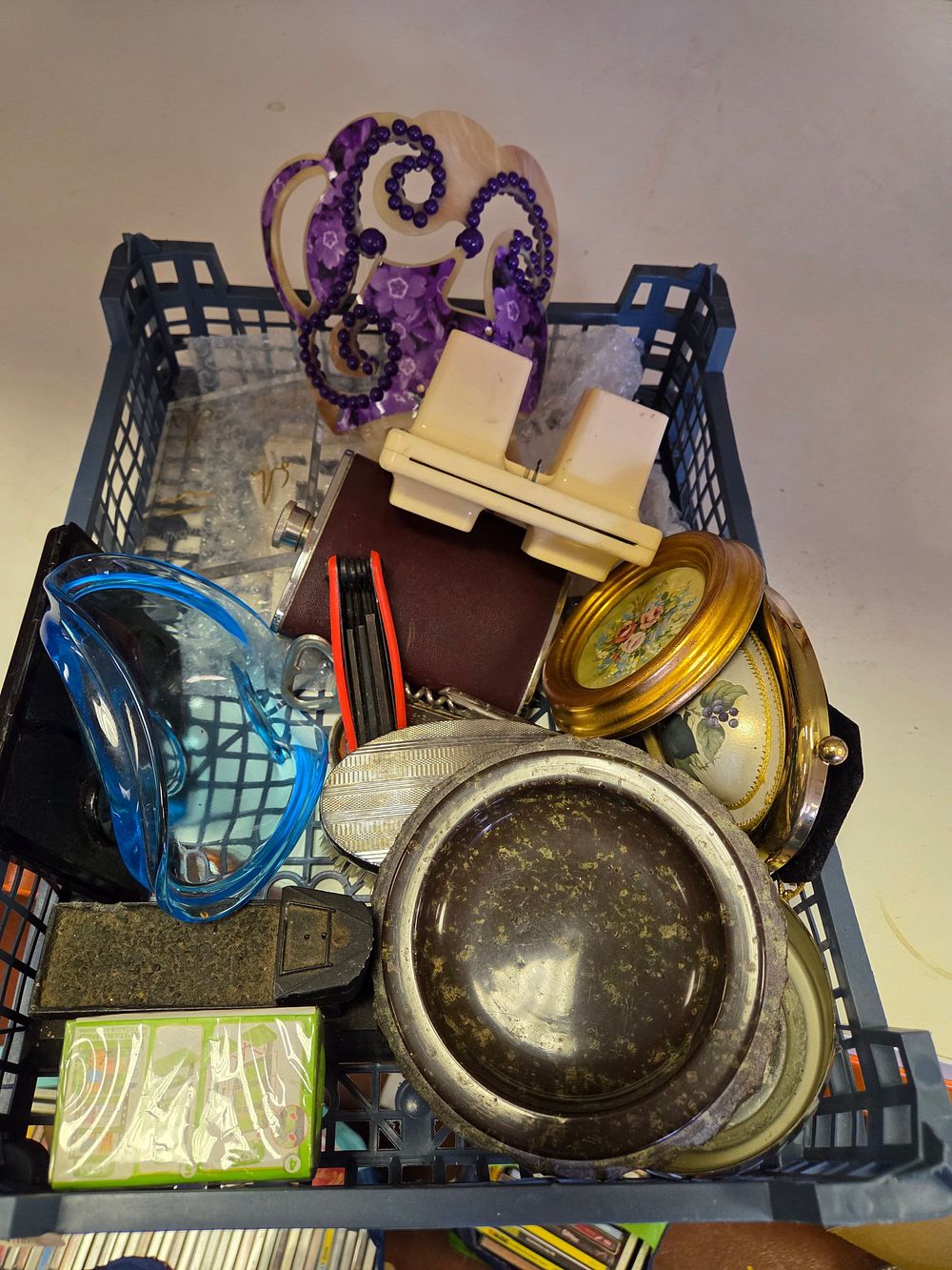Lot 316 – A Collection of Vintage and Modern Household Items and Collectibles