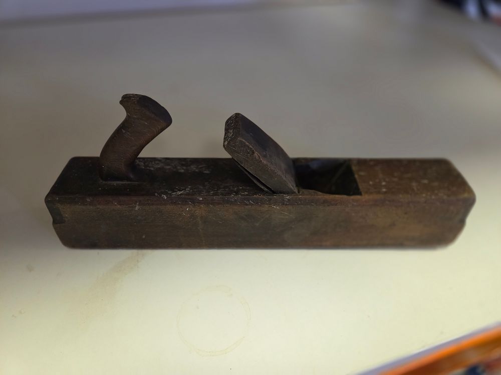 Lot 329 – Antique continental style wooden horn smoothing plane