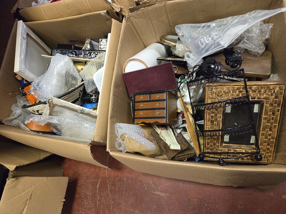 Lot 351 – An Assortment of Decorative Objects, Collectibles, and Miscellaneous Household Items
