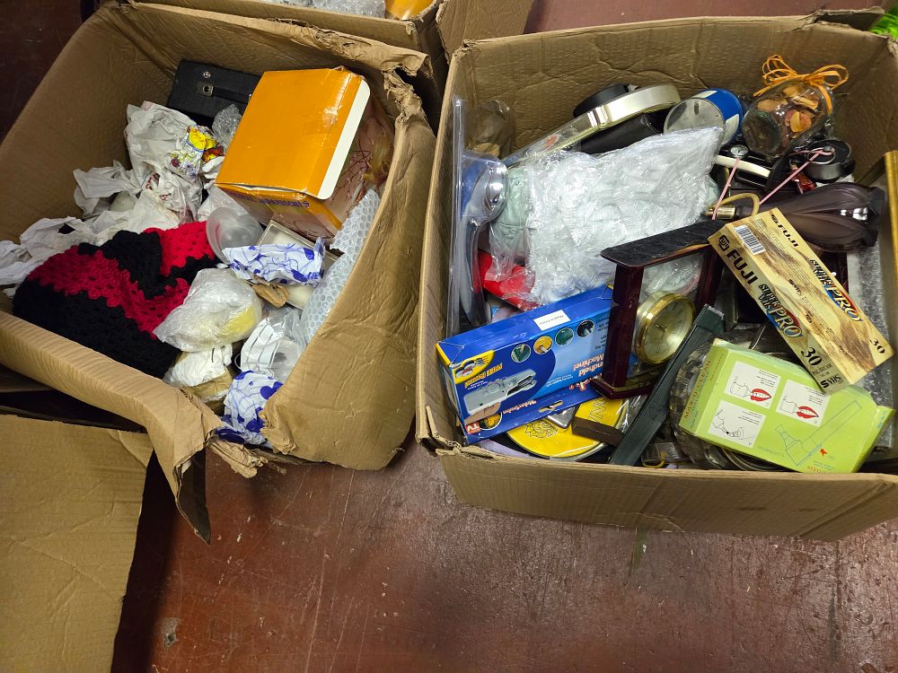 Lot 352 – An Assortment of Mixed Household Goods and Collectibles
