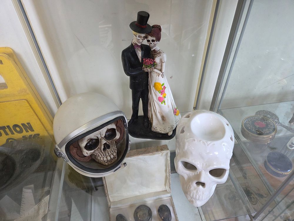 Lot 604 – An Assortment of Skull-Themed Decorative Figurines and Collectibles