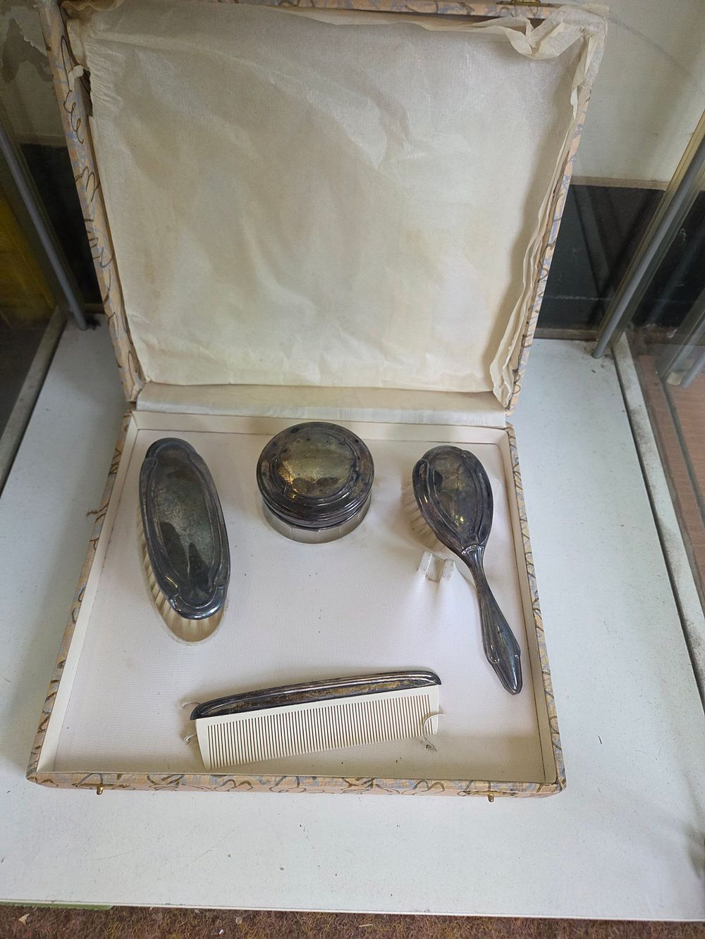 Lot 605 – A Set of Silver 800 Dressing Table Accessories in a Fitted Case