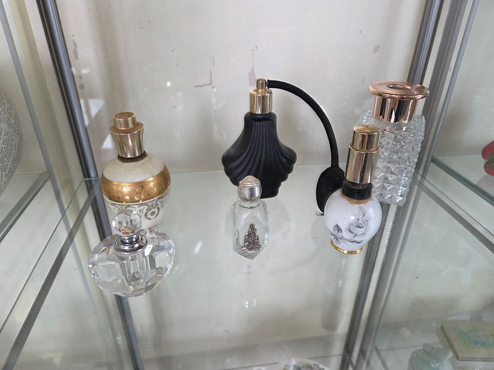 Lot 606 – A Collection of Vintage Glass and Porcelain Perfume Bottles