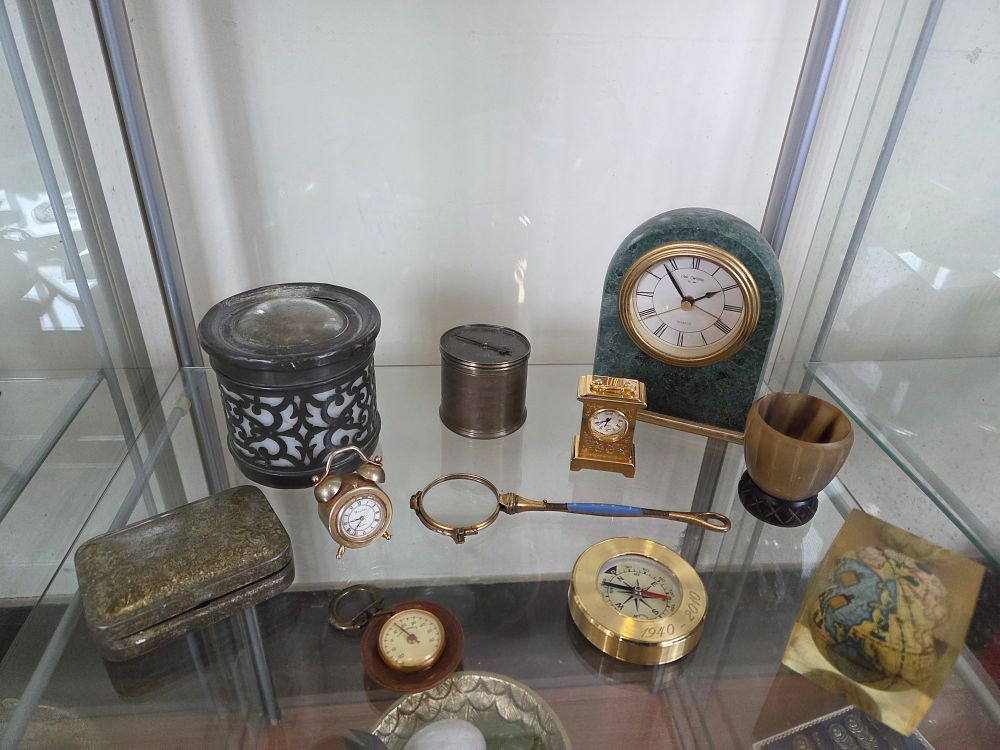 Lot 616 – A Collection of Decorative Desk Accessories, Timepieces, and Curiosities